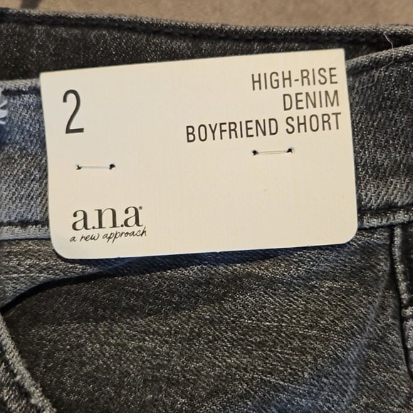 NWT high rise denim boyfriend shorts 5" inseam - Picture 4 of 4